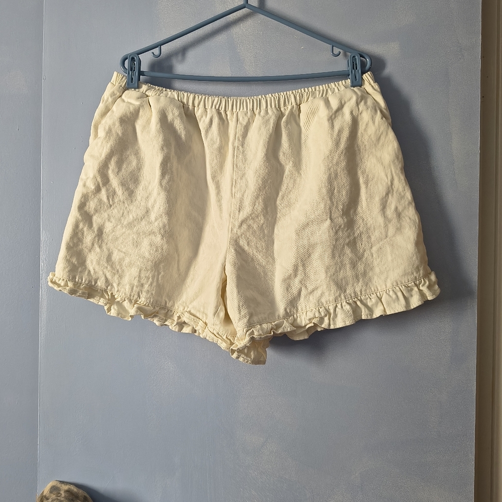 HARLY JAE Clementine Cream Ruffle Trim Shorts XXL